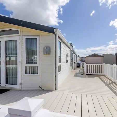 Beautiful, Pet Friendly Caravan By The Beach In Suffolk Ref 40126Nd Lowestoft Esterno foto