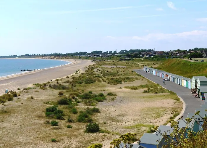 Beautiful, Pet Friendly Caravan By The Beach In Suffolk Ref 40126Nd