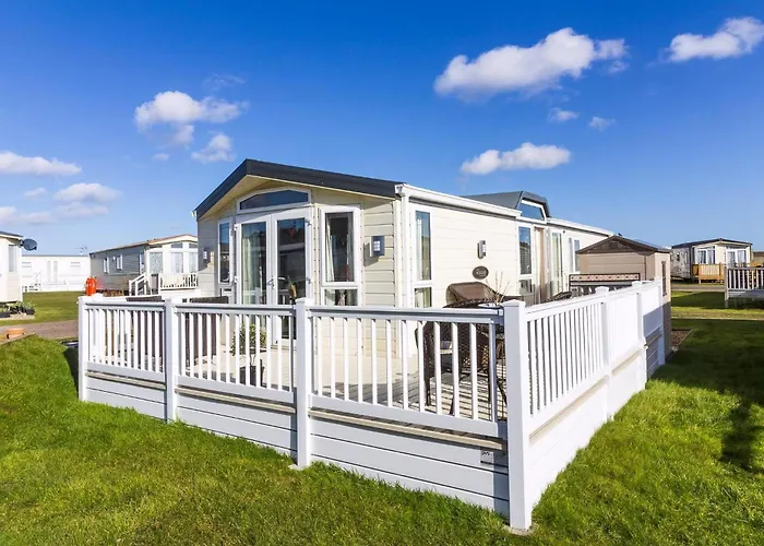 Beautiful, Pet Friendly Caravan By The Beach In Suffolk Ref 40126Nd