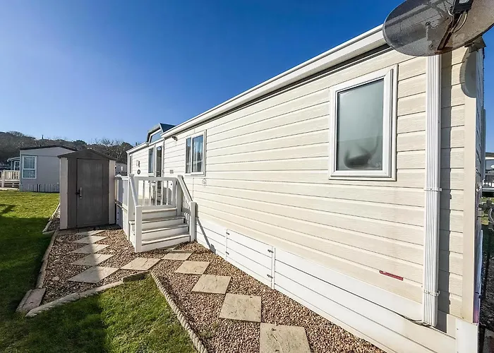Beautiful, Pet Friendly Caravan By The Beach In Suffolk Ref 40126Nd