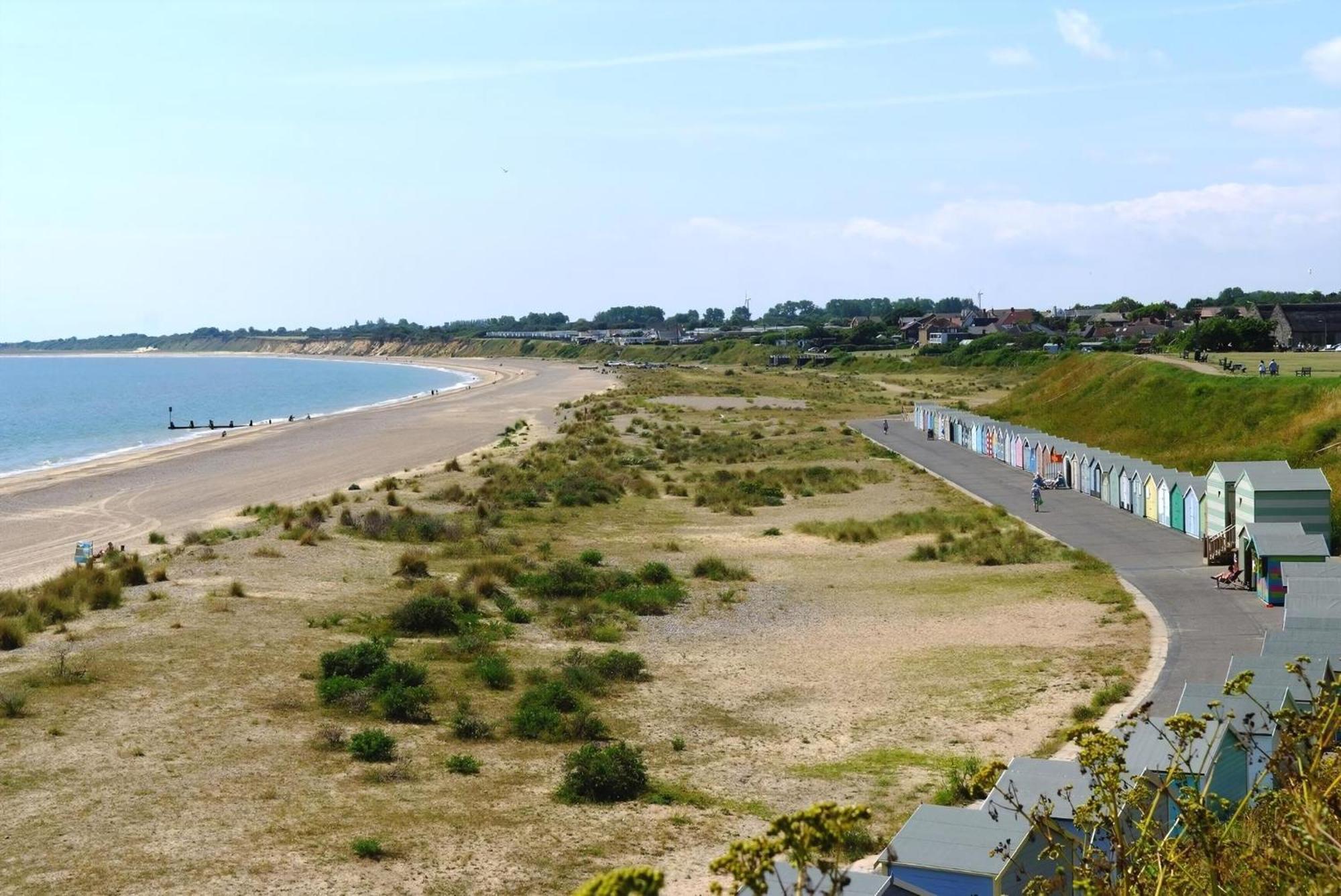 Beautiful, Pet Friendly Caravan By The In Suffolk Ref 40126nd