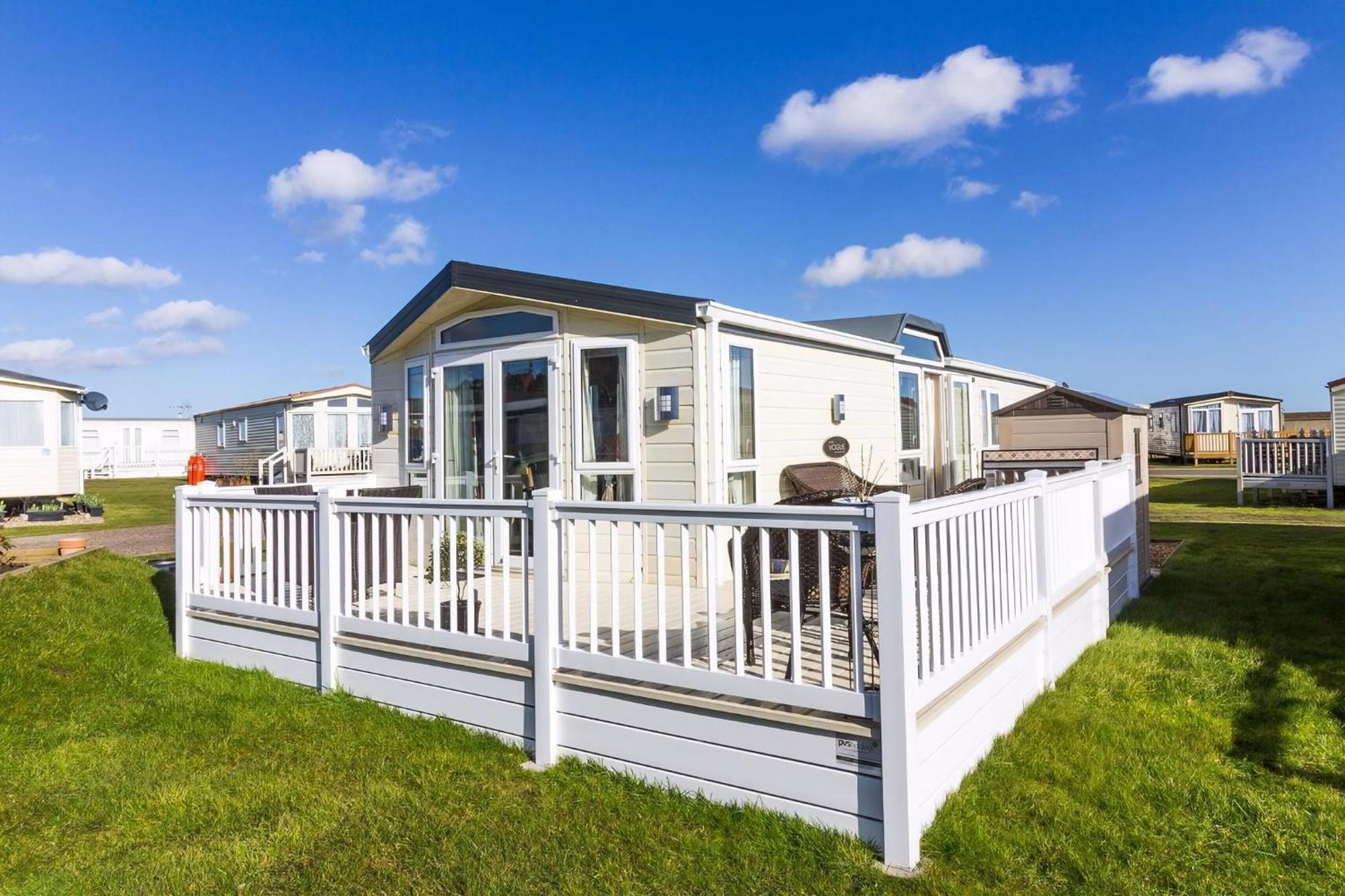 Beautiful, Pet Friendly Caravan By The In Suffolk Ref 40126nd Campsite