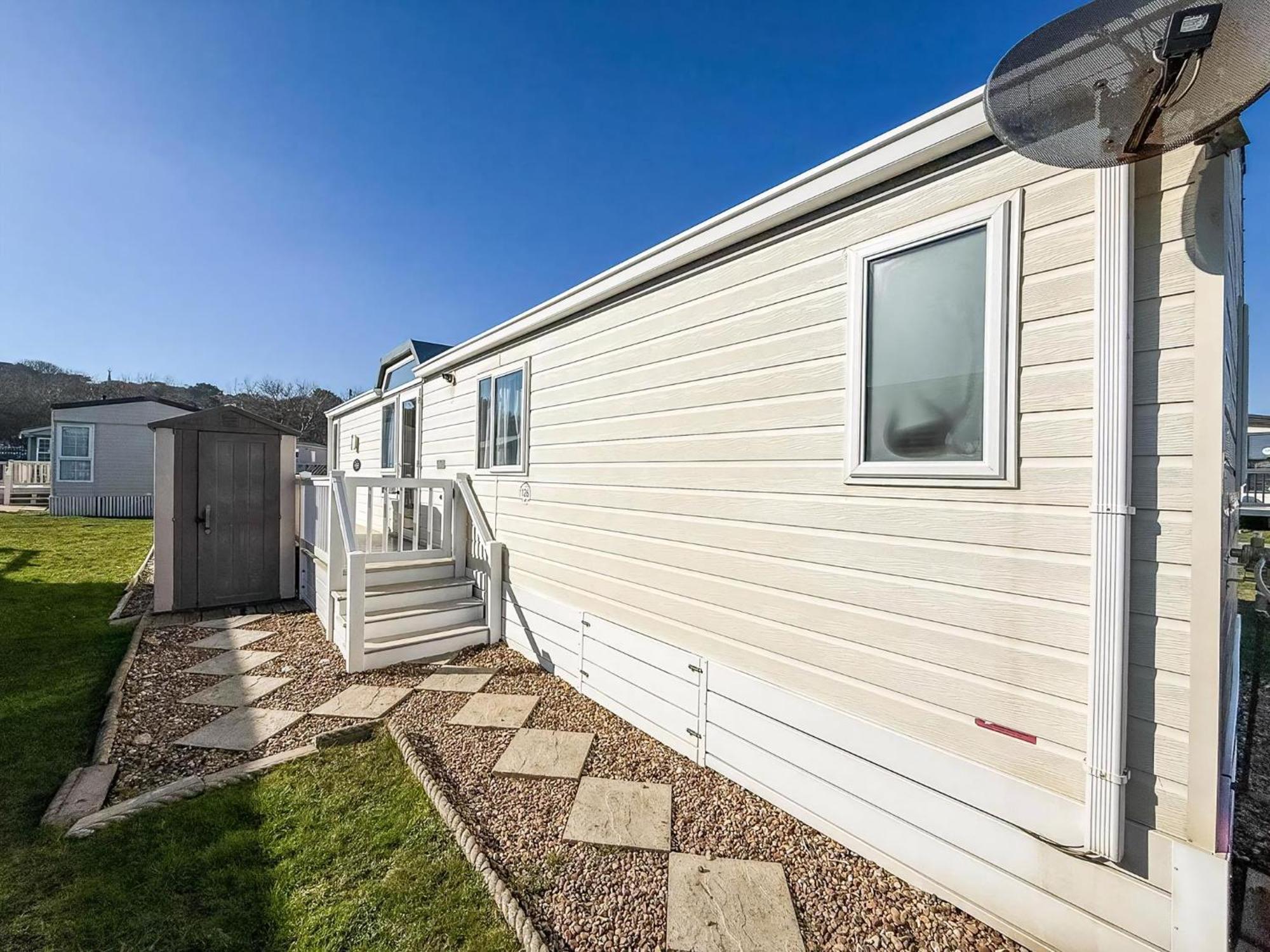 Beautiful, Pet Friendly Caravan By The In Suffolk Ref 40126nd Campsite Lowestoft